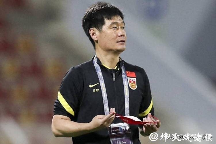 肇庆集训：蒋光太搭档18岁新秀！李霄鹏急找减压位，国足“青春工具箱”真能找对路吗？