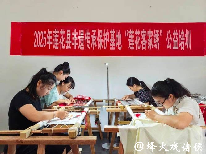 江西莲花县:一针一线 织就芳华 江西莲花县:一针一线 织就芳华